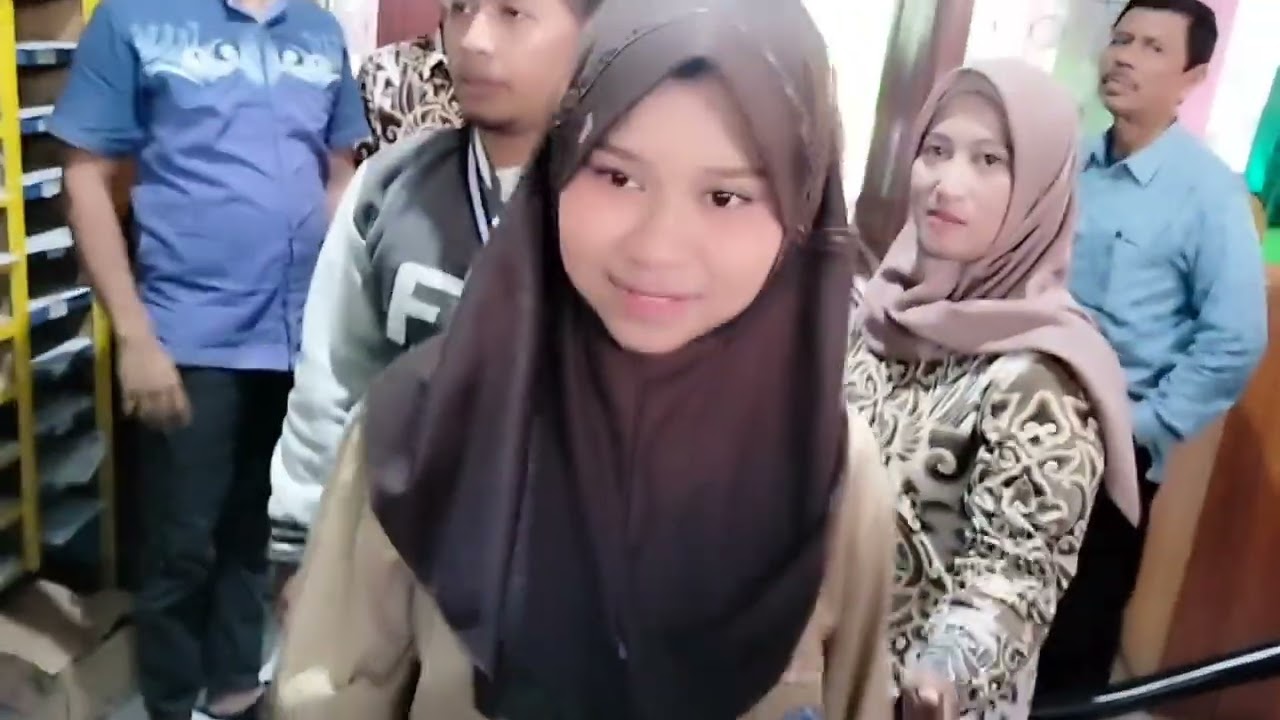 Dede april berangkat sekolah
