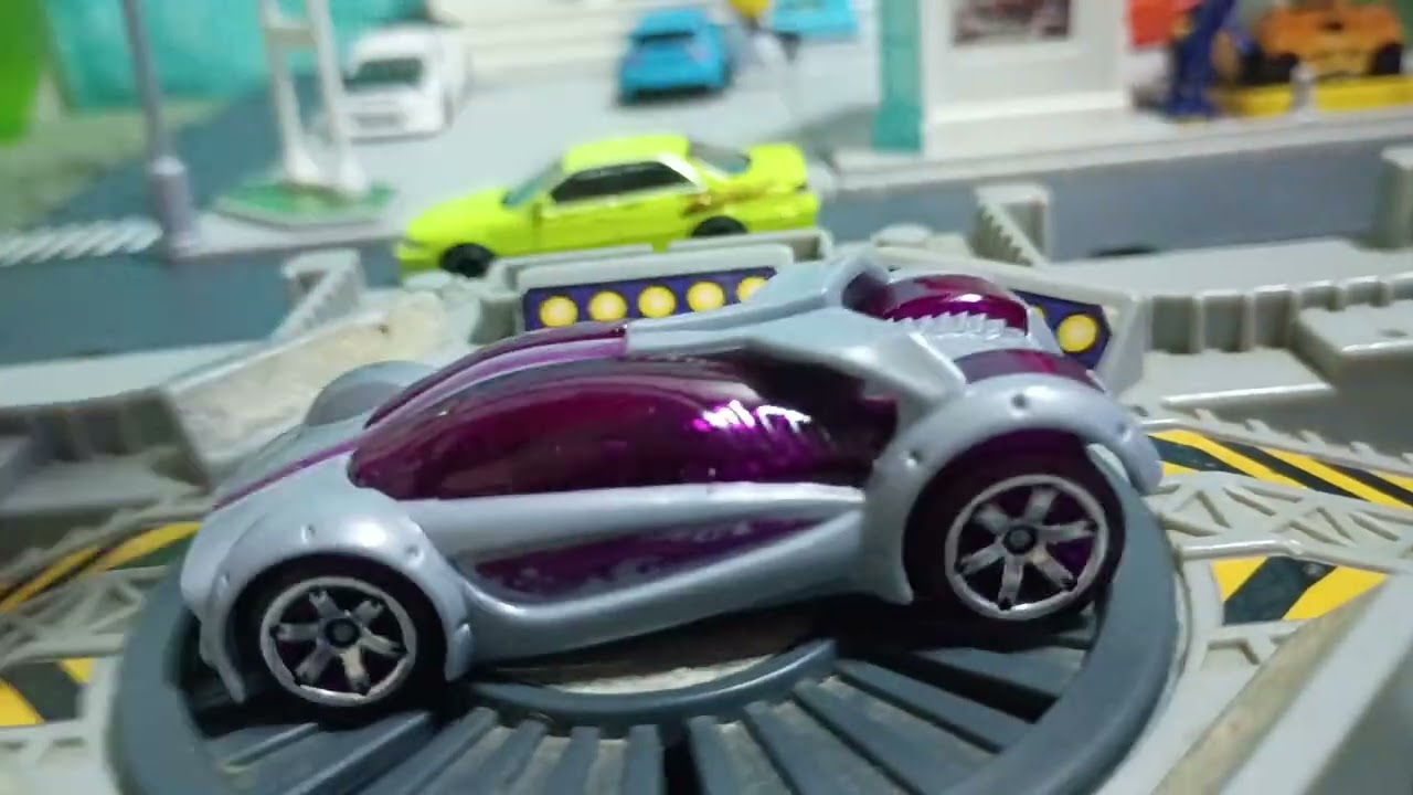 let's check out and race Hot Wheels 2025 acceleracers silver series
