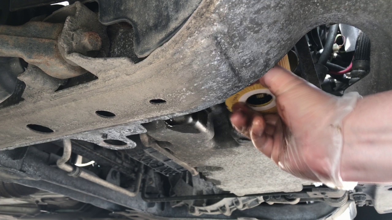 PKW Öl Wechsel selber machen Ölwechsel Volvo V70 Motoröl und Ölfilter tauschen Anleitung
