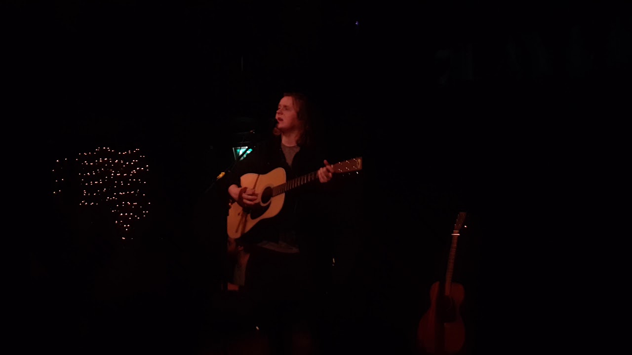 Lewis Capaldi - Half The World Away (Live at 7 Layers Sessions, Amsterdam)