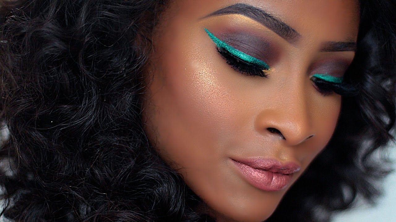 THAT GREEN GRAPHIC LINER LOOK