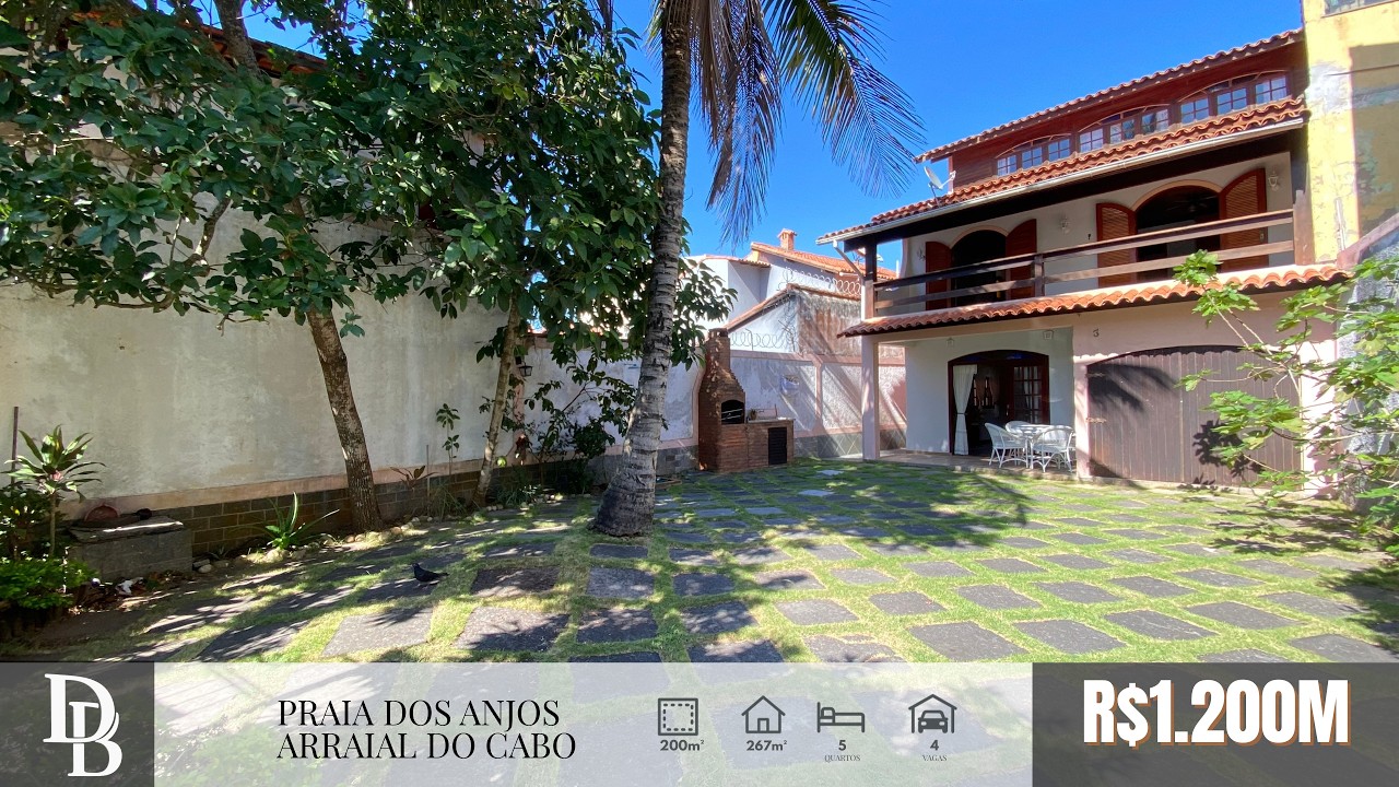 TRIPLEX COM 5QTS E AMPLO QUINTAL NA PRAIA DOS ANJOS EM ARRAIAL DO CABO/RJ
