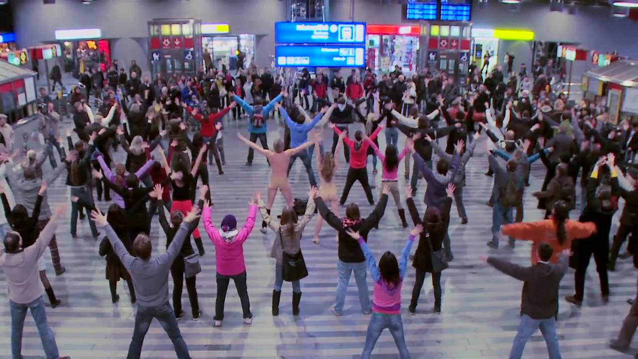Taneční akce na Hlavním nádraží | Dancing at Central Prague station (26.11.2010)
