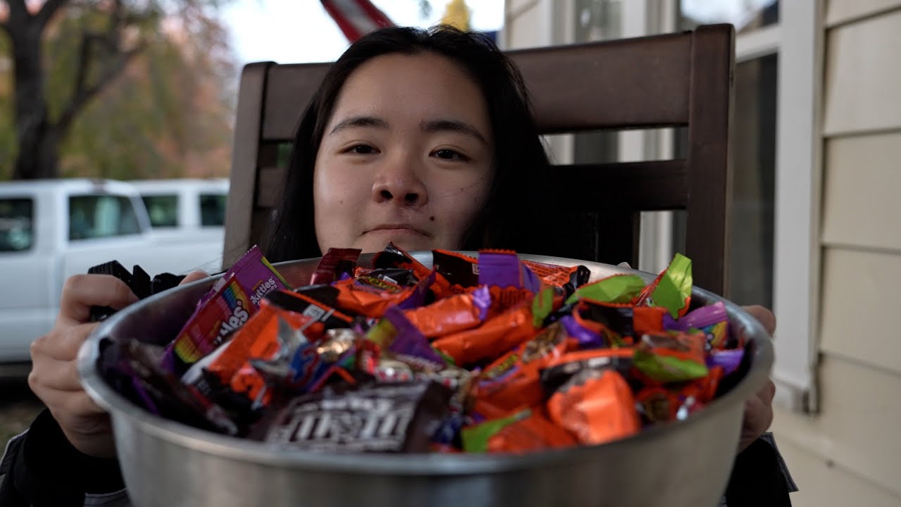FIRST time passing out Halloween candy 🍬