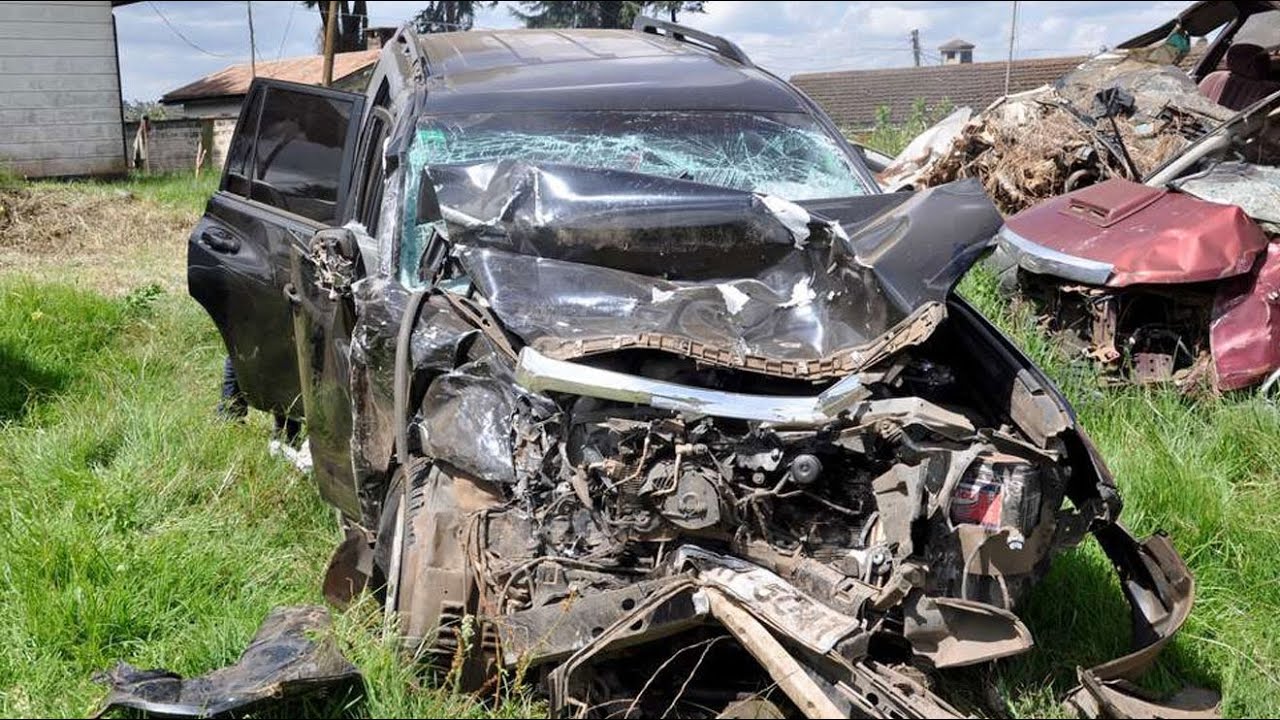 BREAKING NEWS:RUTO NEARLY DIES IN MERU THROUGH A ROAD ACCIDENT AFTER HIS CAR HIT A STONE THERE