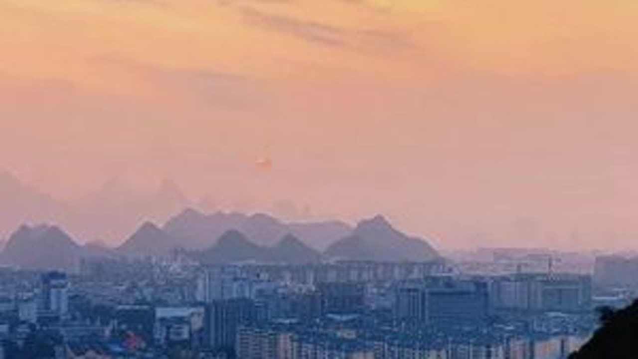 在桂林，随处登上一片高地，都可见到一幅波澜壮阔的千里江山图。你见到过吗？#旅行推荐官 #好山好水好地方 #无人机航拍 #桂林 #桂林日出最佳地方