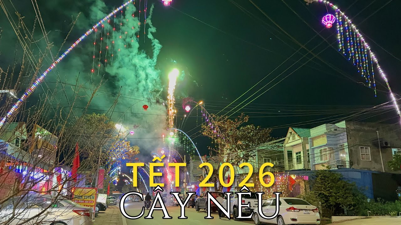 Ngắm Hàng Cây Nêu Đẹp Lung Linh Về Đêm Ngày Tết 