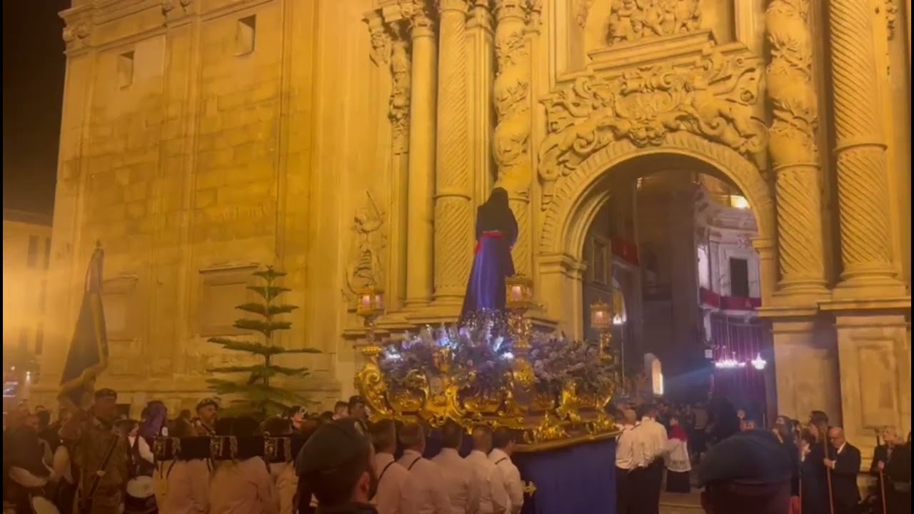Hermandad Nuestro Padre Jesús Rescatado de Elche. ( entrada a la basílica de la Asunción). Ave María