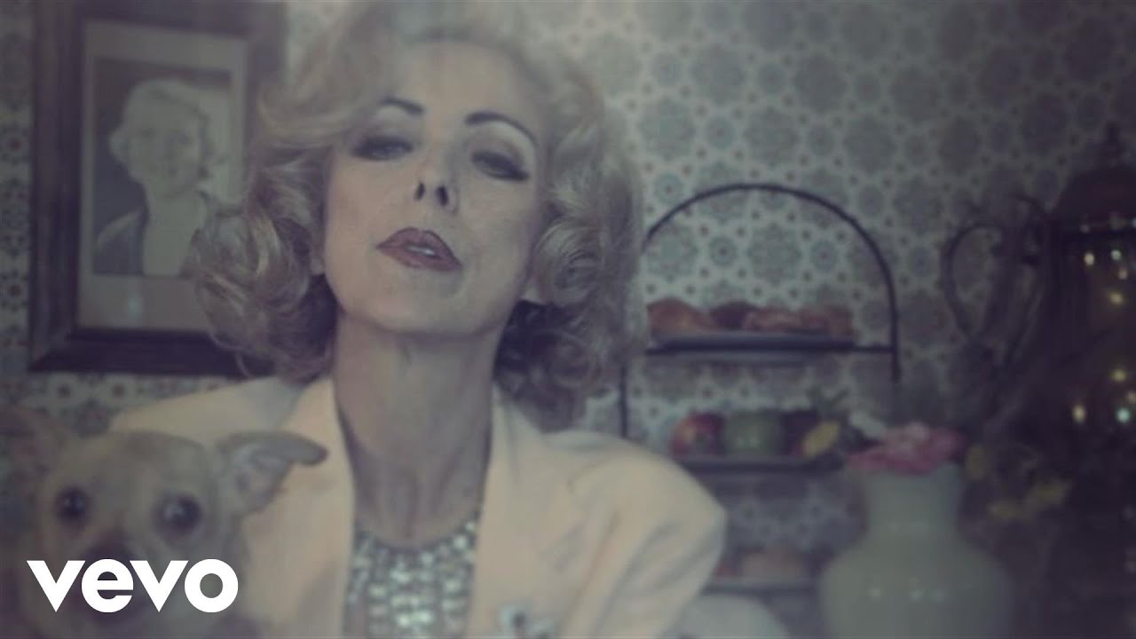 Rich White Ladies - White Powder Perm