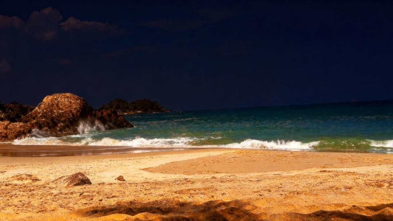 🌊 Gently Rolling Waves – Calm Ocean White Noise