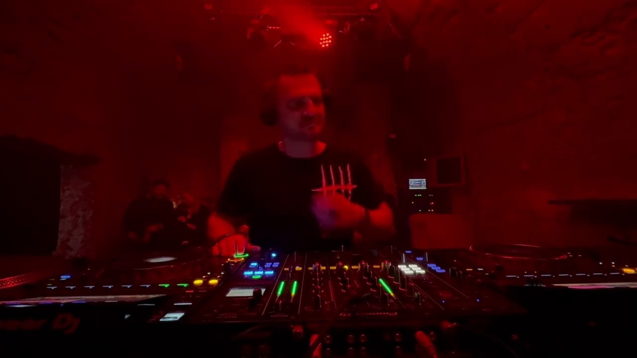 Icarian PB1 &ndash; Raw Hypnotic Techno | Live at Pulse 22 Prague