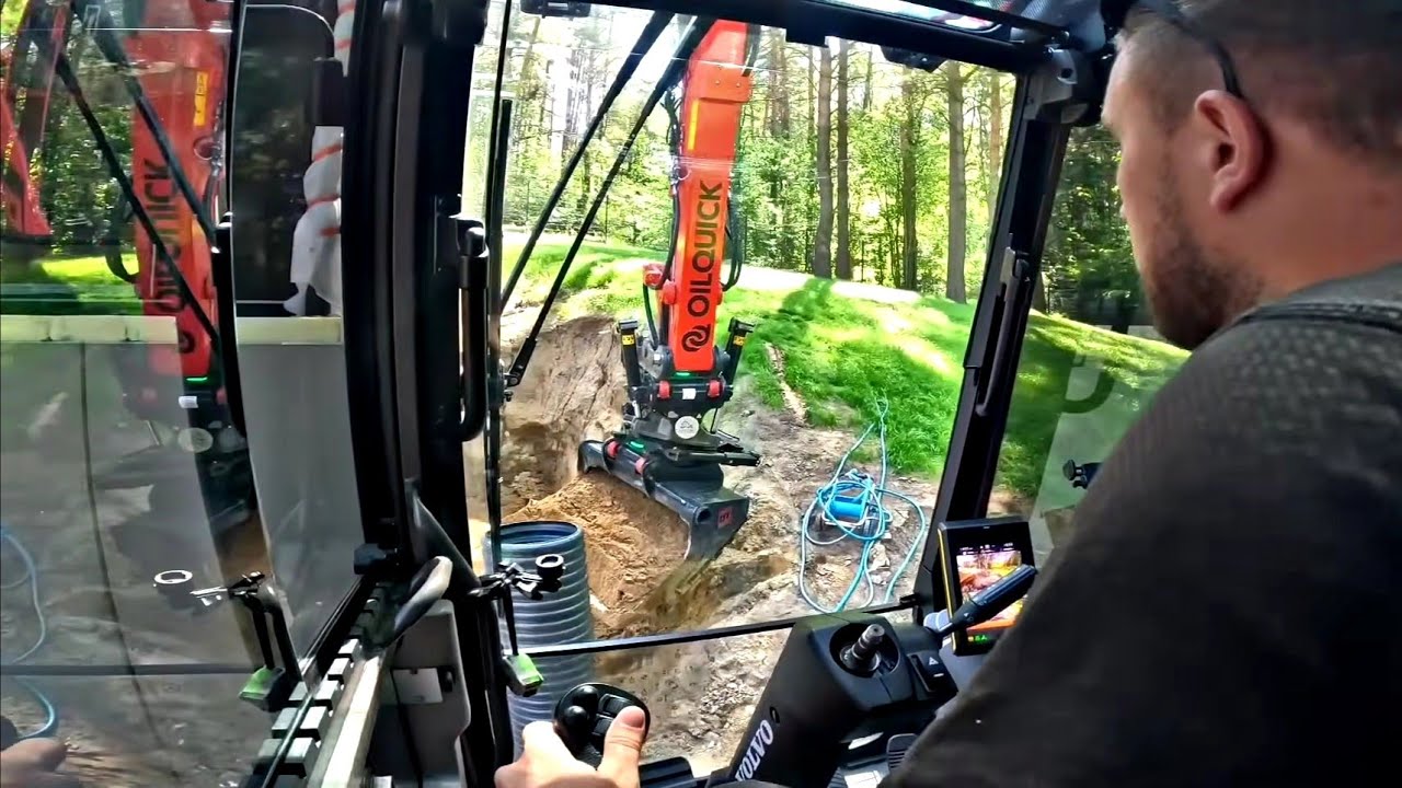 Volvo EWR170E tiltrotator Oilquick OQTR-E19 | obsypywanie fundamentów