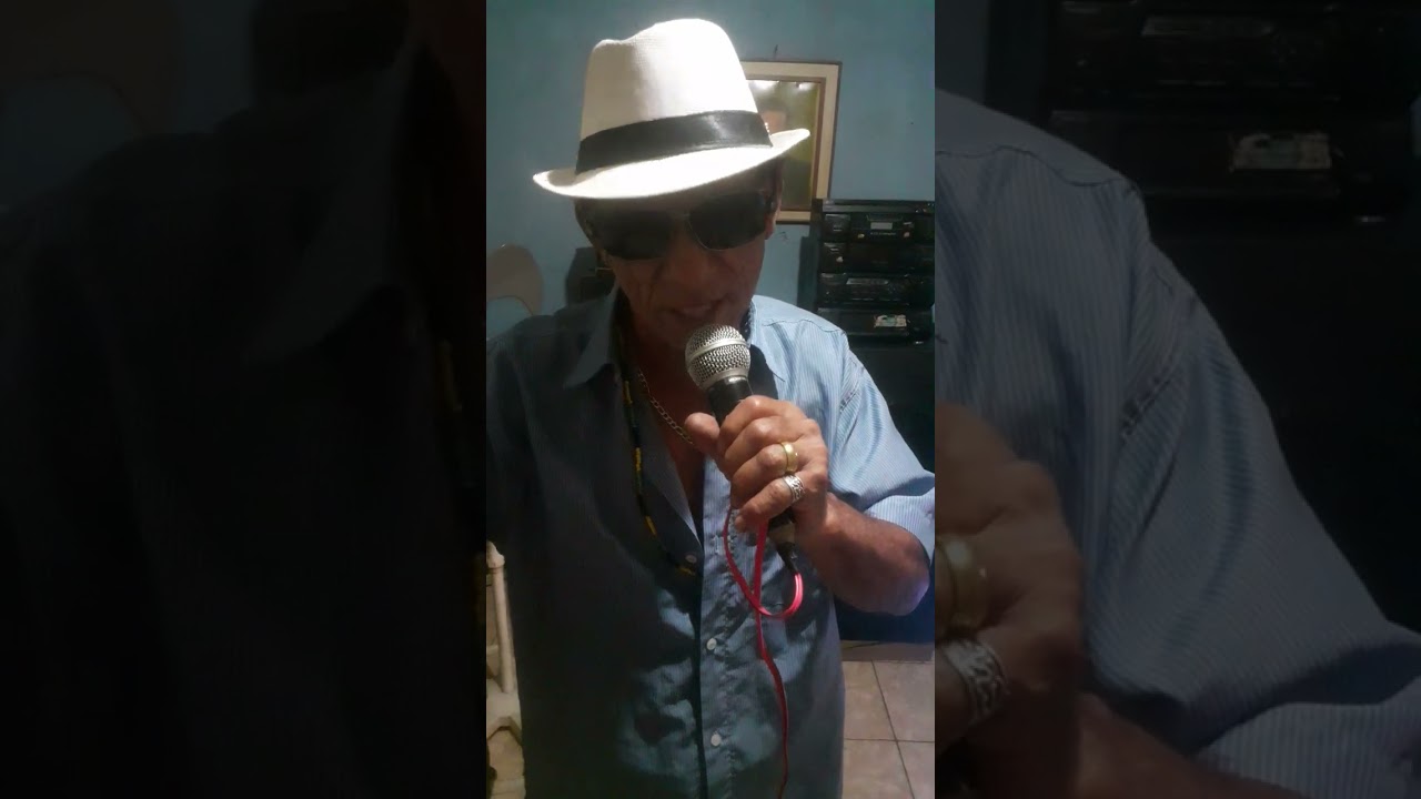 Luis do Brega cantando a música 