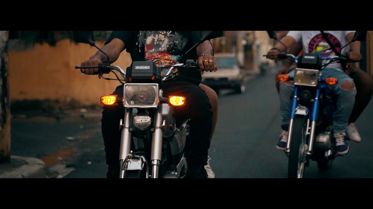 Kapiro 6 LetrAA ❌ Alex B - E N   A L T A (Video Oficial)