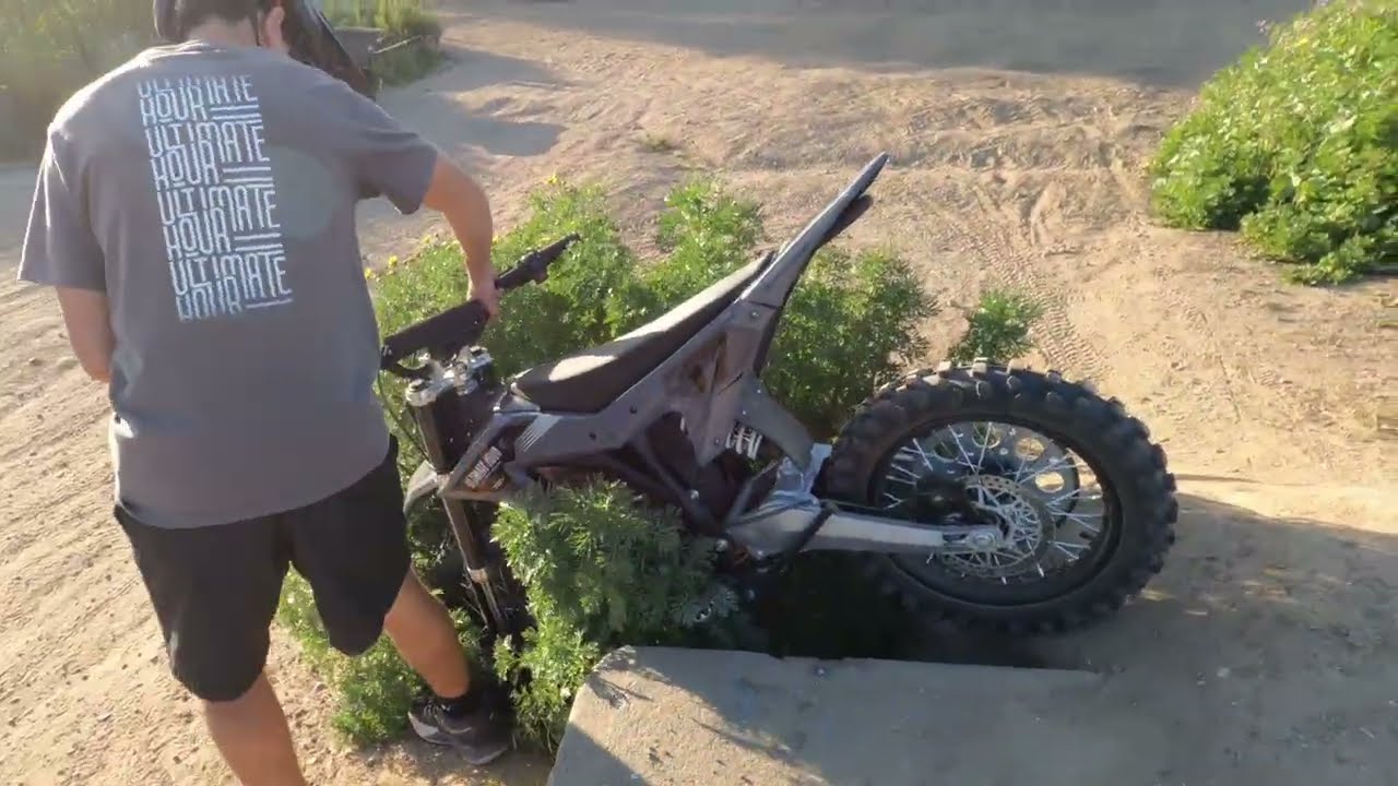 “Why Electric Dirt Bikes Are So Fun ⚡🏍️”