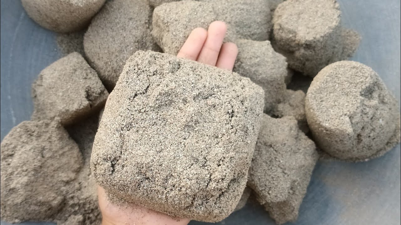 Dry crumbling pure sand  ⏳🤍#sand #sandmentcrushing #satisfying 