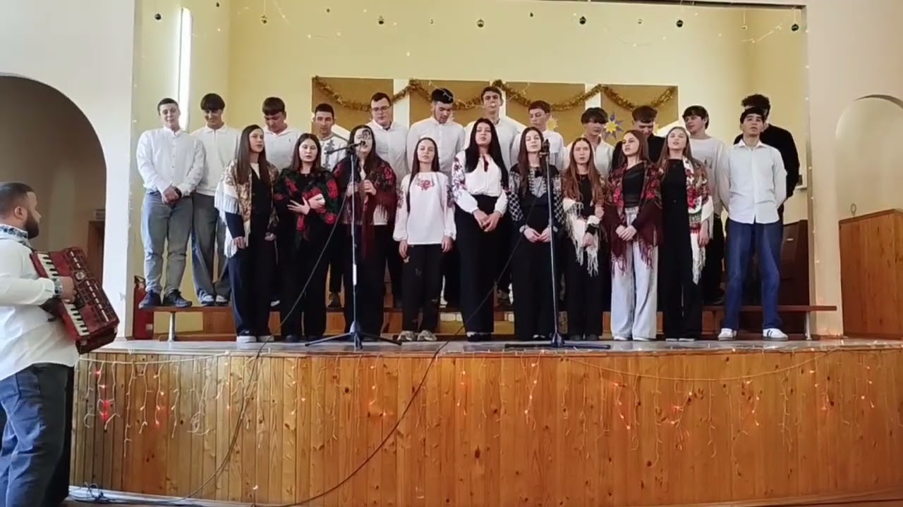 Колядують учні 11-х класів. Ткачук Р.І., Тушинська Л.О.