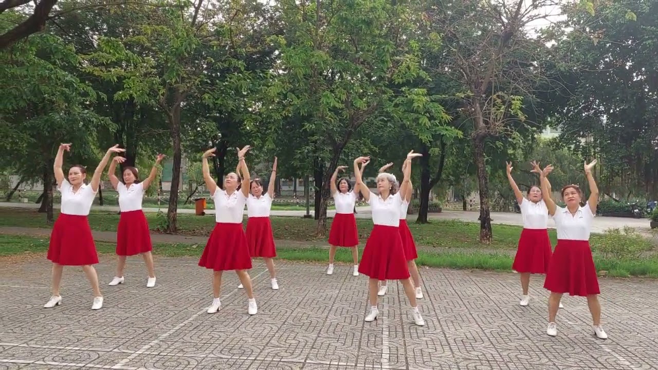 LUYỆN TẬP CHUẨN BỊ BIỂU DIỄN - SAY MỘT ĐỜI VÌ EM - CLB LỚP MẪU Q2.