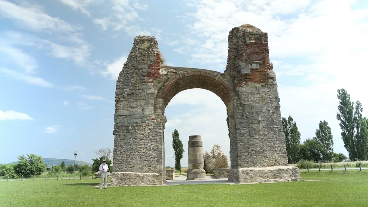 Heidentor der römischen Stadt Carnuntum in Österreich - Erklärt von Dr. Mlasowsky