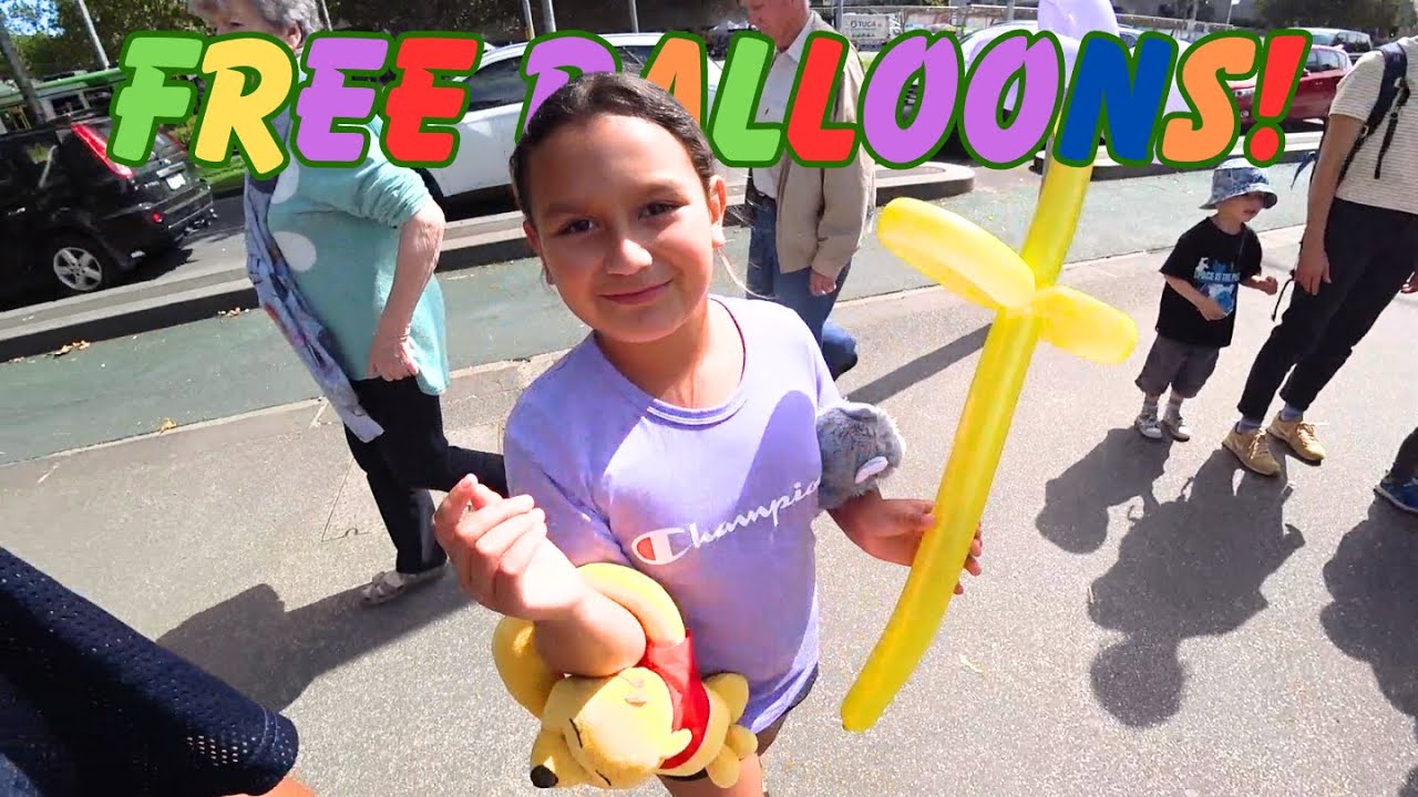 Making FREE Balloon Animals for Strangers in Melbourne