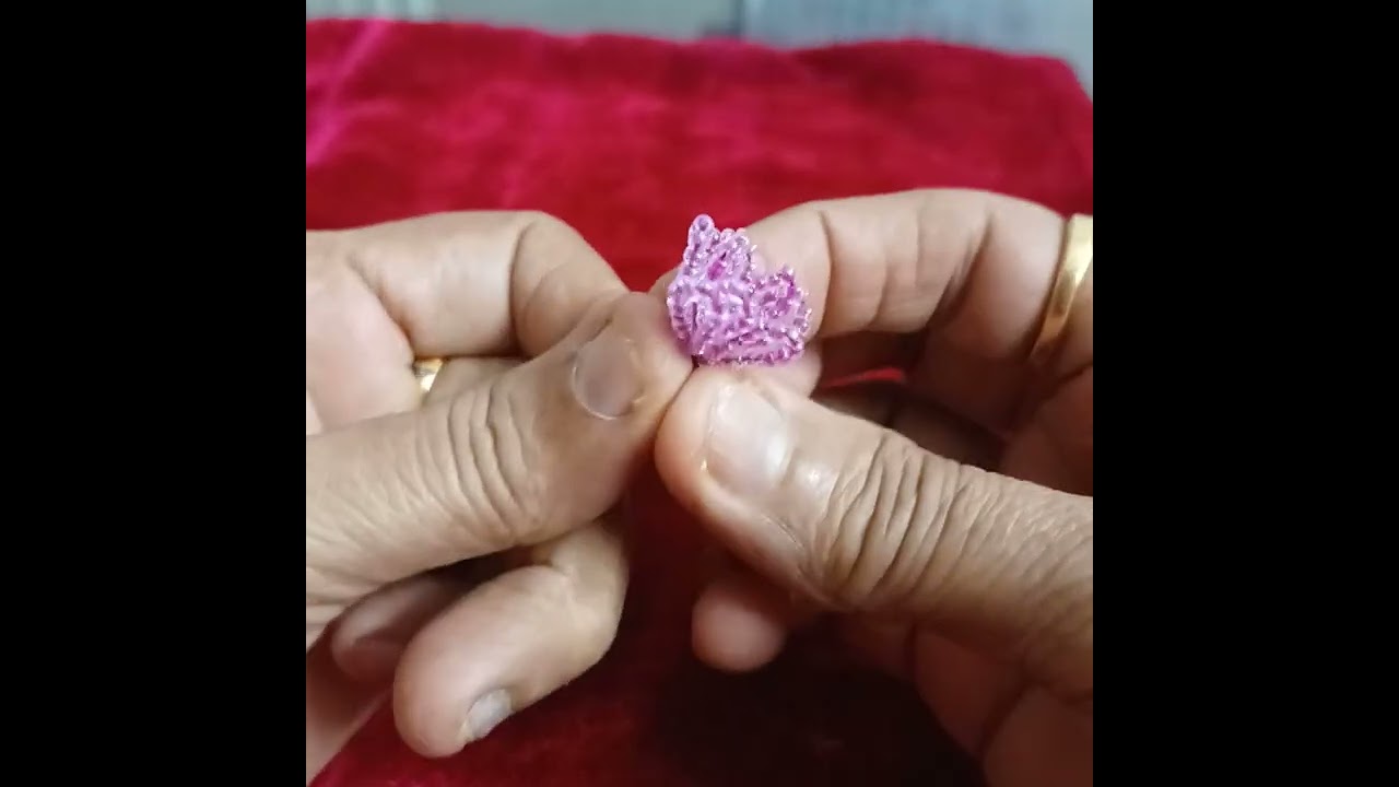 മുത്തു കൊണ്ടുള്ള പൂക്കൾ
