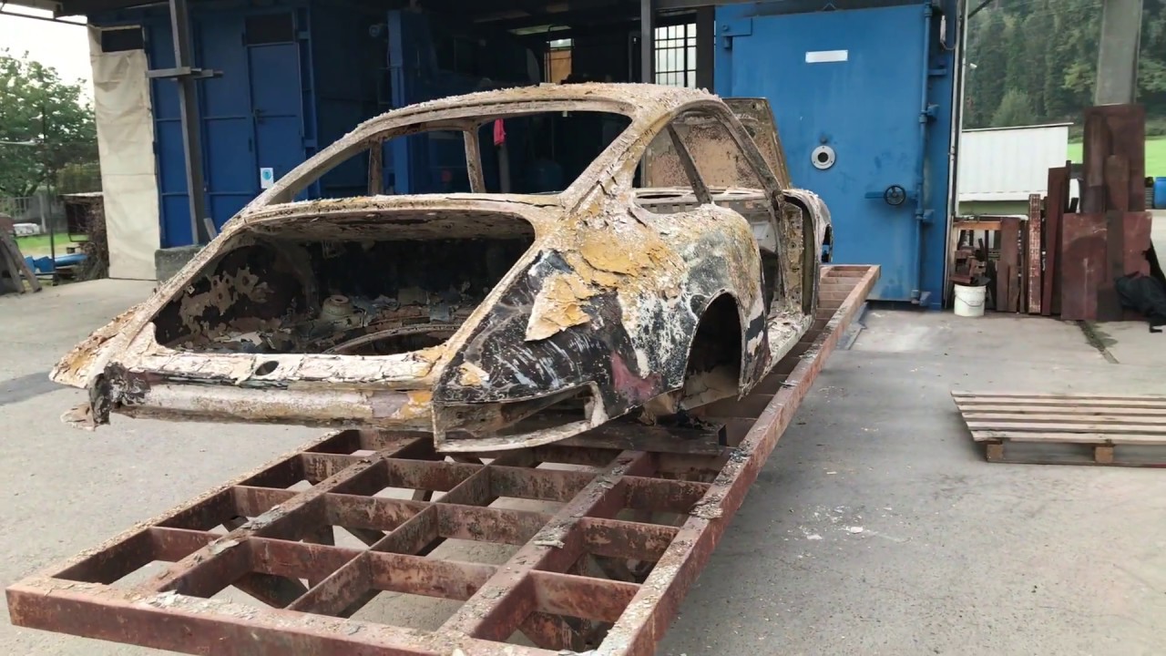 Sverniciatura scocca auto Porsche 911