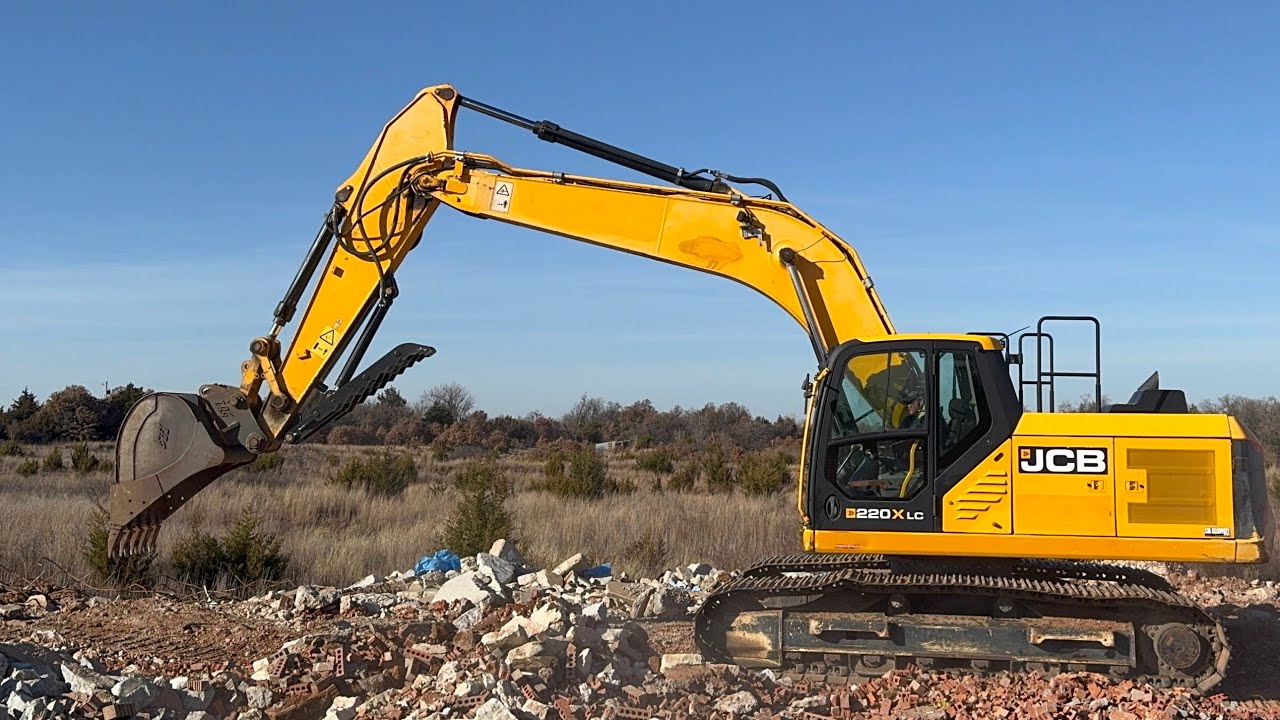 JCB 220 X LC Excavator With Hydraulic Thumb For Sale