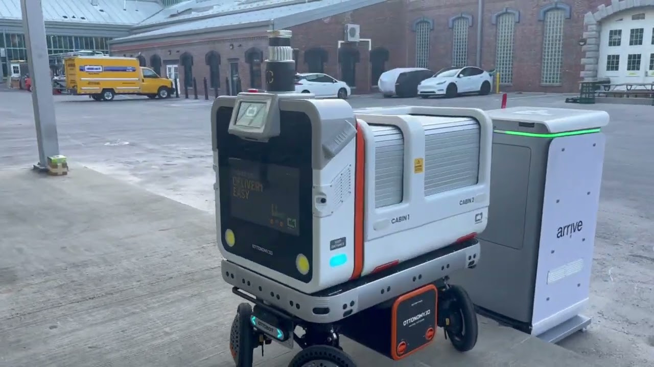 #UnattendedDeliveries meets #SmartMailboxes #ottobots 🤖 #brooklyn #newyork