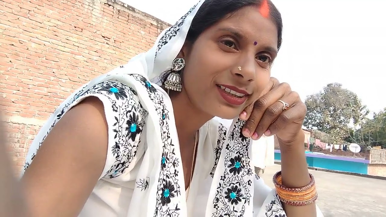 गांव में वीडियो बनाना बहुत शर्म  लगता है