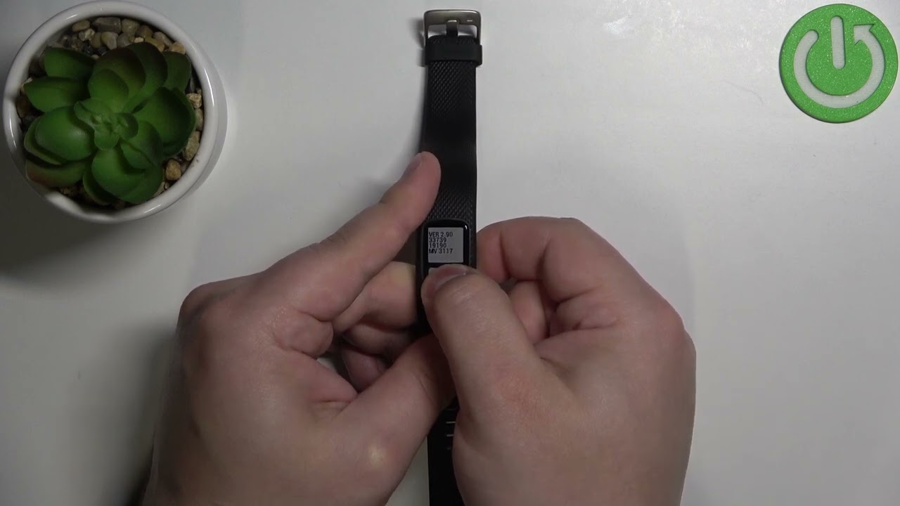 Как выполнить сброс настроек Garmin Vivofit 4 к заводским?