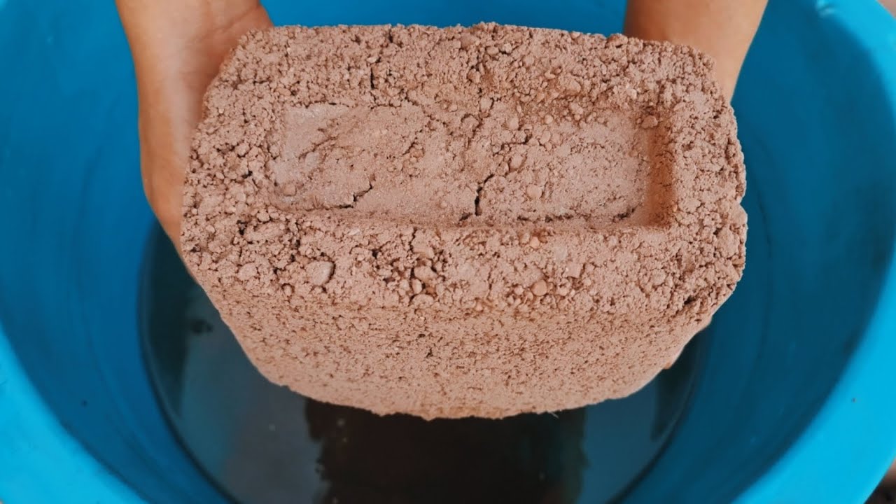 Gritty Red Dirt Crumbling in Water 💦 Sleepaid Satisfying ASMR #asmrcommunity #crunchycrumbles 