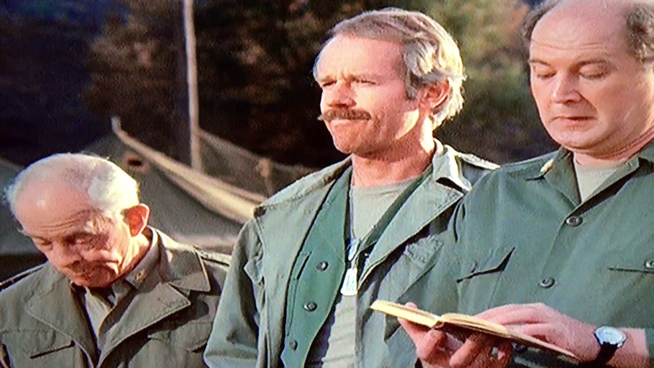 Mash- Hawkeye and Margaret Kiss