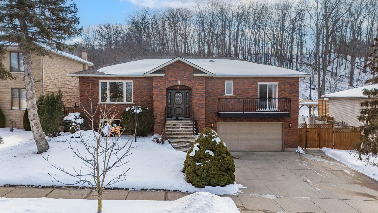 FOR SALE: 29 President Drive, Stoney Creek - $1,250,000