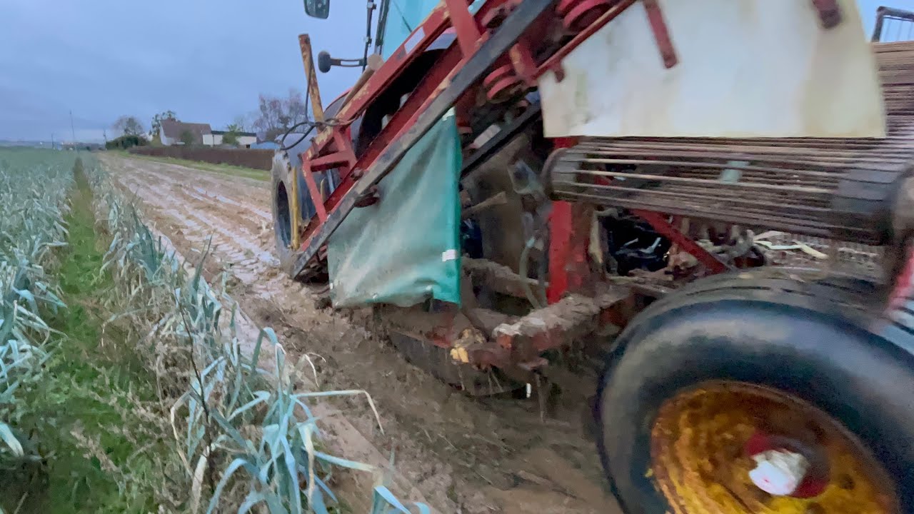 RARE Valtra M130 arracheuse à poireaux Dewulf 
