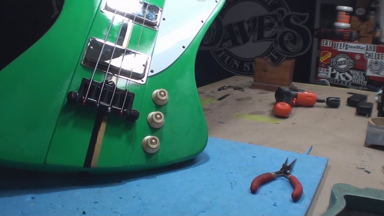 It's GREEN It's Gibson It's a Thunderbird
