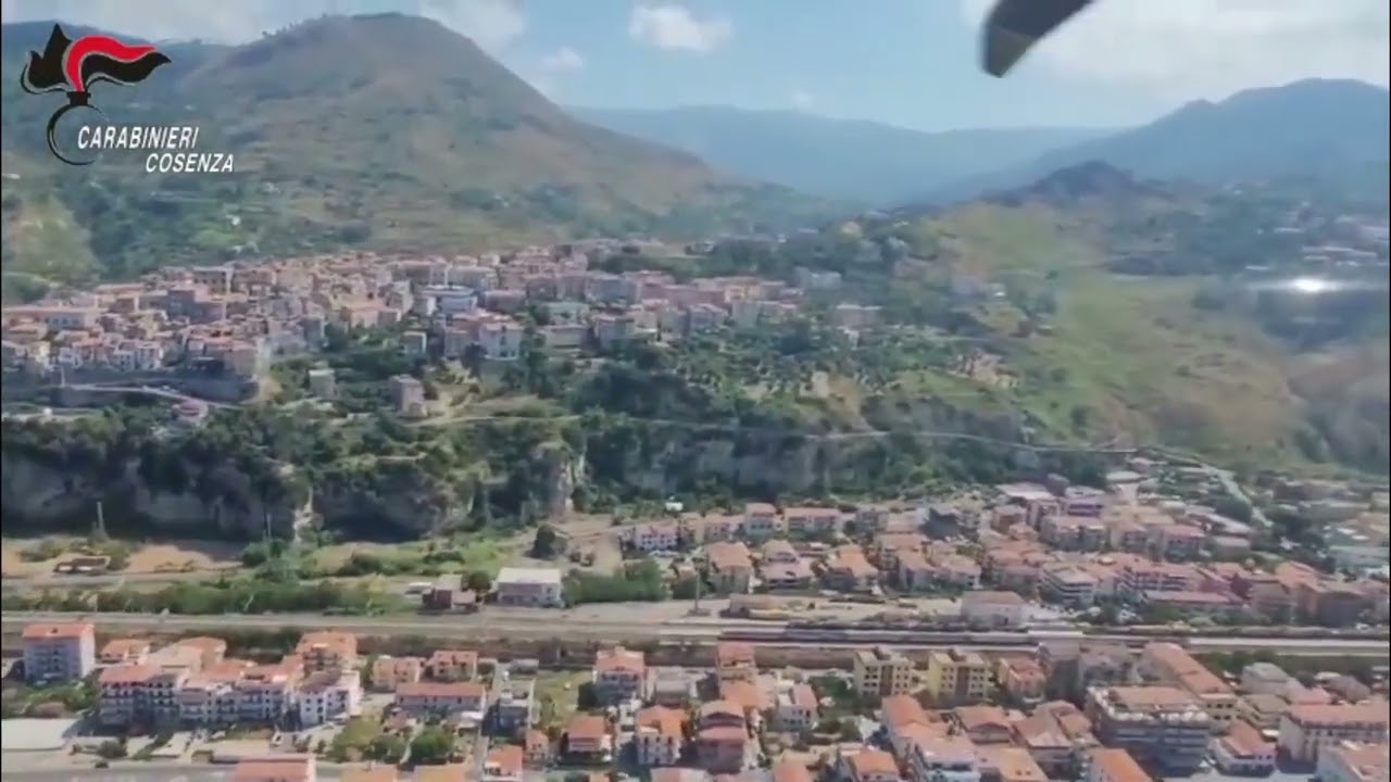 Blitz antimafia a Cetraro, estorsioni furti e armi: sette arresti