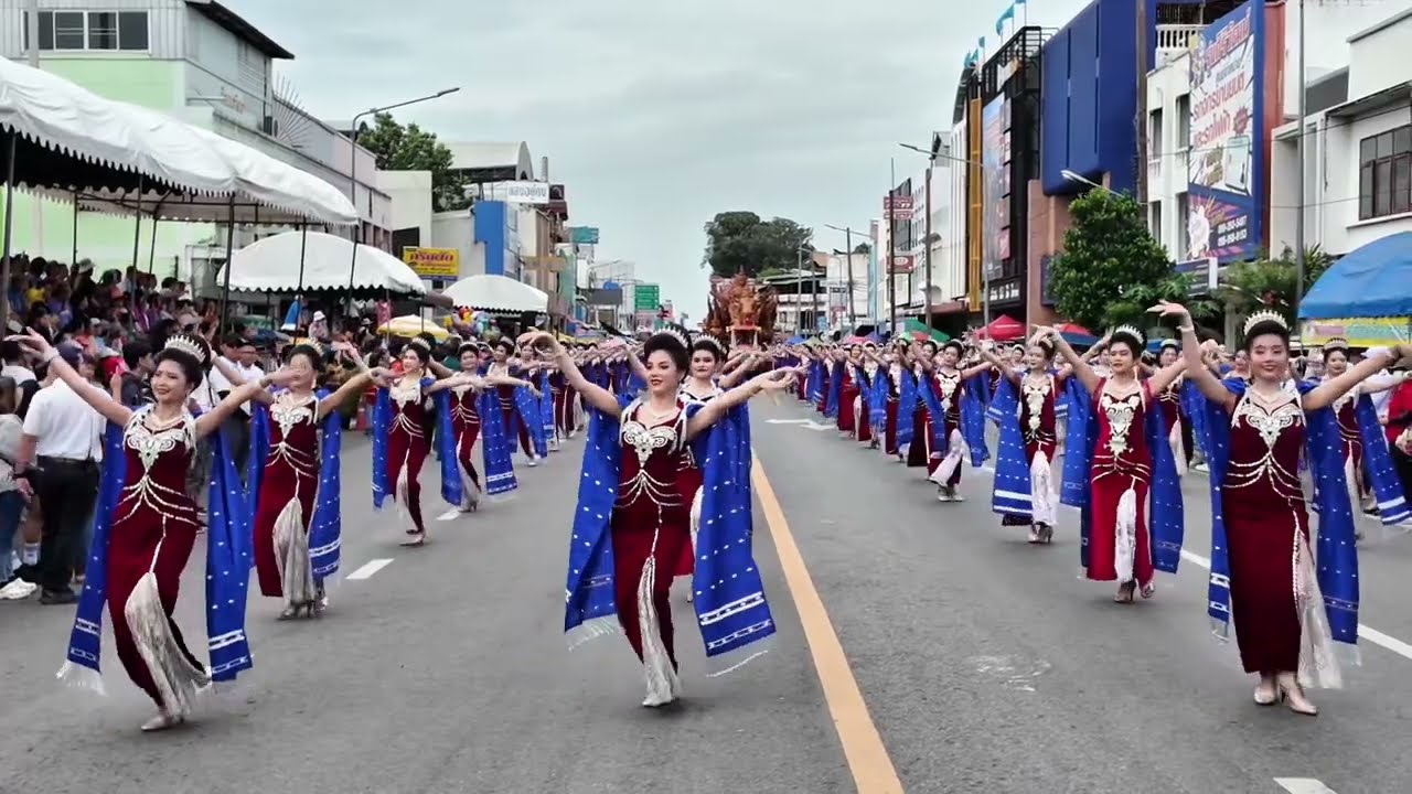 ขบวนมหาวิทยาลัยราชภัฏอุบลราชธานี “อุบลราชธานี น้อมภักดีจักรีสยาม“ งานประเพณีแห่เทียนพรรษา2568