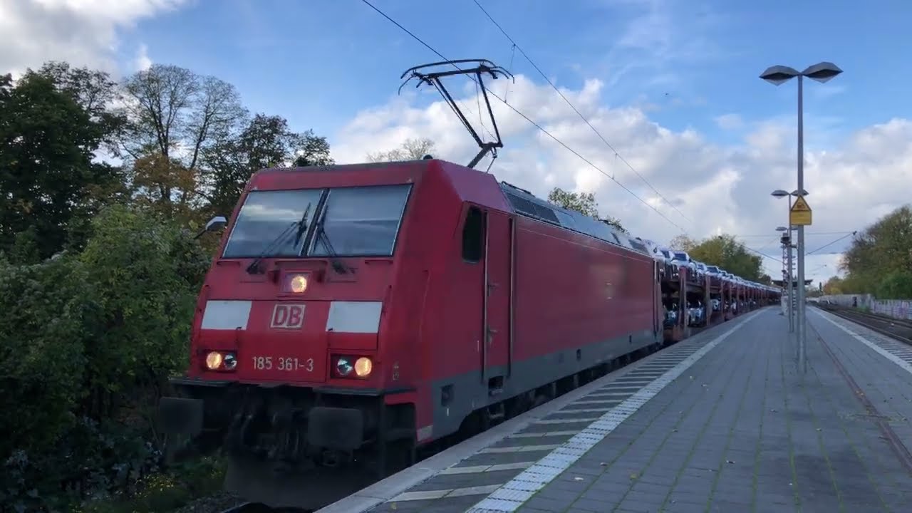 G&uuml;terzug mit 185 361-3 und beladenen Autowagen