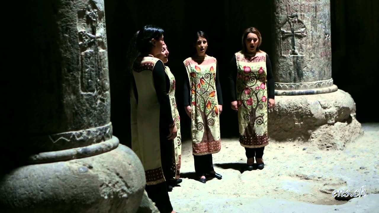 ens.ch : Sängerinnen im Kloster Geghard, Armenien