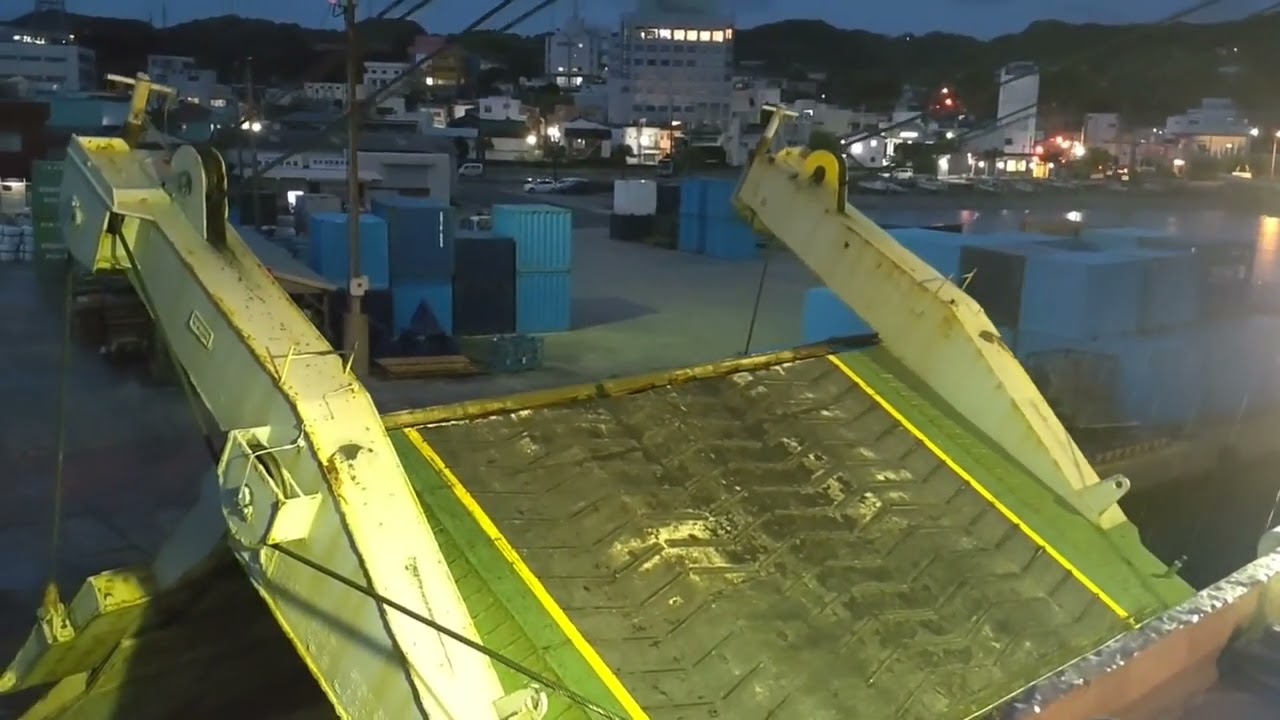 20220330　ＲＯＲＯ船　新さつま　西之表港出港　乗船用スロープ収納