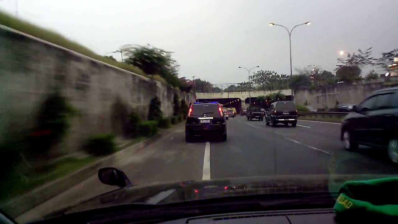 Whelen Siren Rumbling on Nissan Xtrail T30 - VVIP Escorting - Unmark Police Car