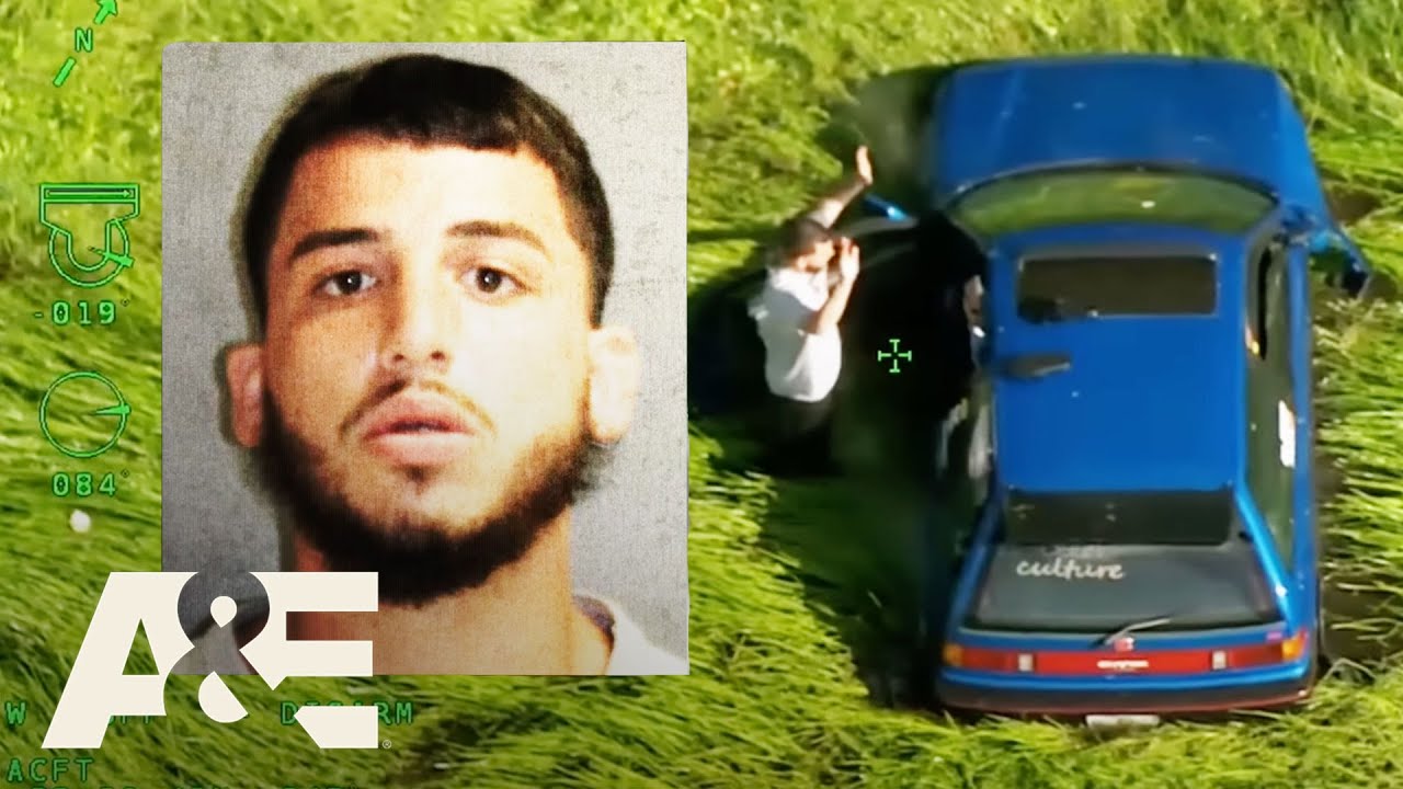 Man Flees Police with Girlfriend, Ends Up in a Ditch | Fugitives Caught on Tape | A&E