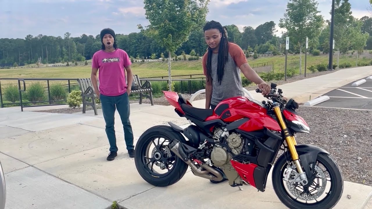 🔴 Guy Let’s me TEST RIDE his $25,000 Motorcycle DUCATI V4S STREETFIGHTER