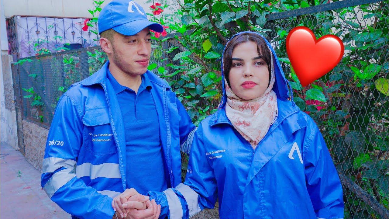 كيجمع لناس زبلهم وربي عطاه جوهرة ( مول زبل )