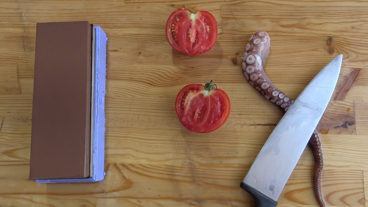 Πως κανουμε το μαχαιρι .... ξυραφι!!! ακόνισμα σε πέτρα /  Sharpening knife with japanese stone !!!