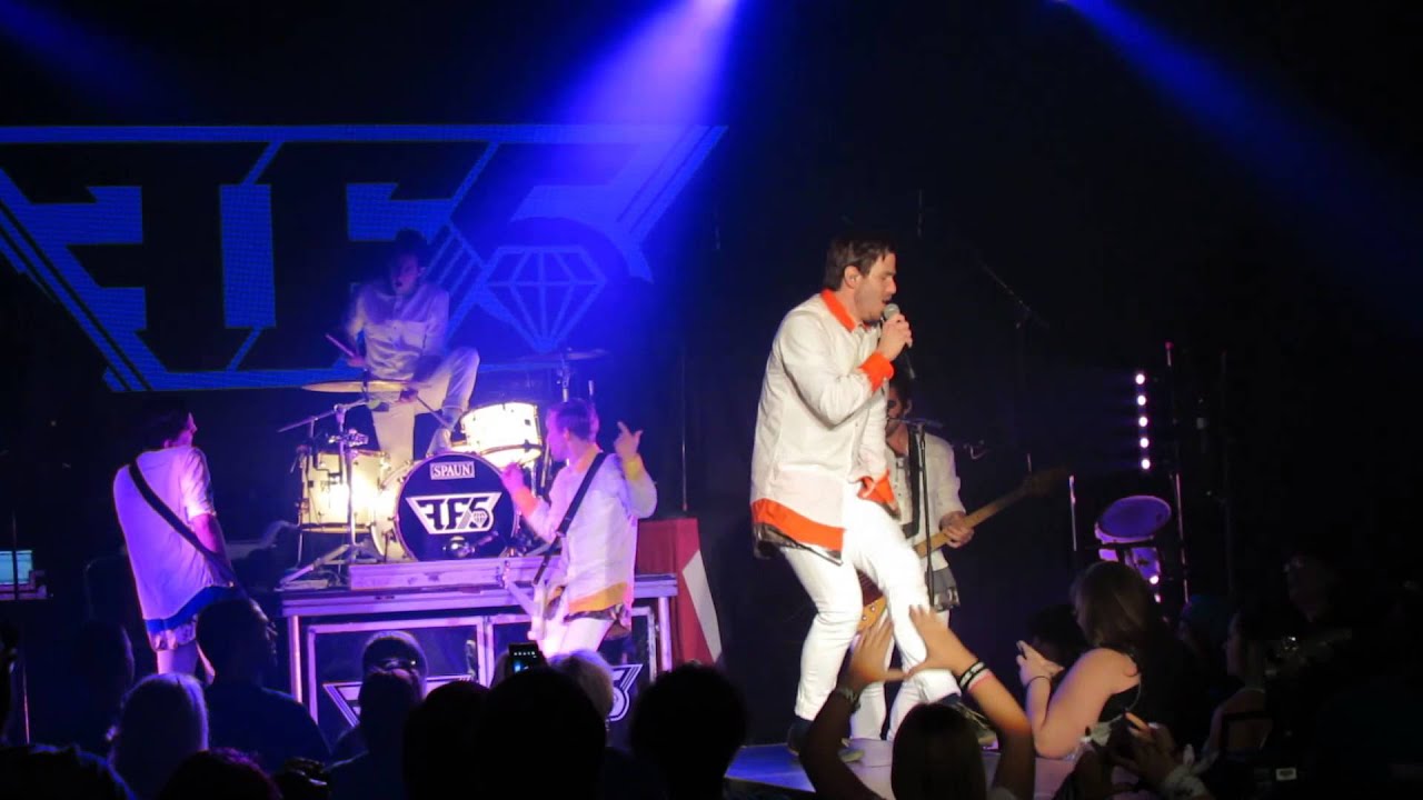 Family Force 5 - Wobble (LIVE)