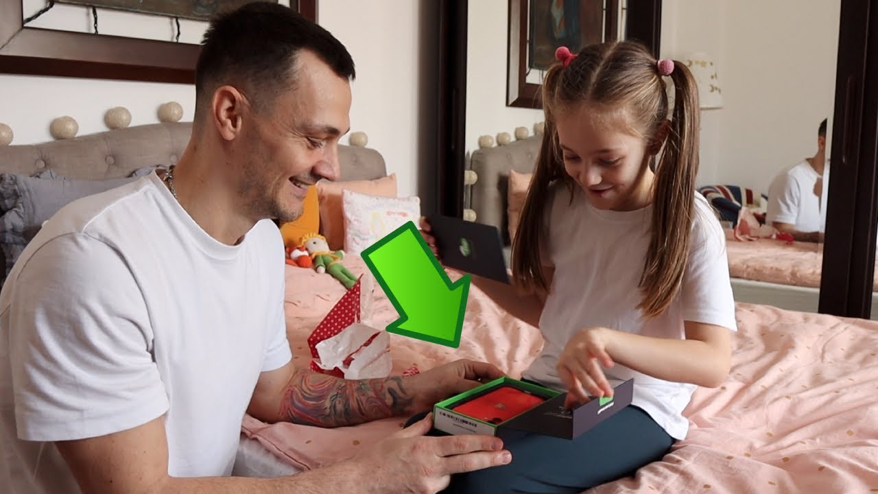 I-AM FĂCUT CADOU PRIMUL EI TELEFON !!
