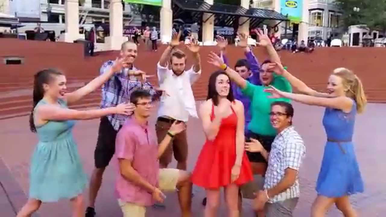 Shake It Off Surprise Flash Mob ( Taylor Swift )