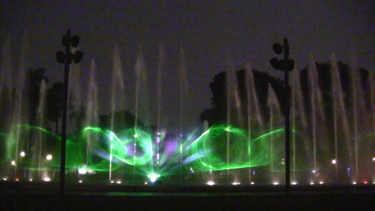 CIRCUITO MAGICO DEL AGUA, PARQUE DE LA RESERVA ( Lima-Perù),24 Mayo 2013