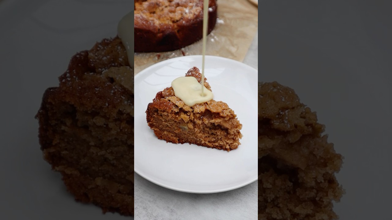 Spiced Apple Crumble Cake 